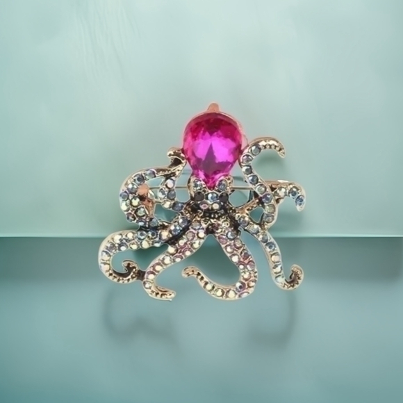 BETSEY JOHNSON MAGENTA RHINESTONE OCTOPUS BROOCH - Picture 1 of 2